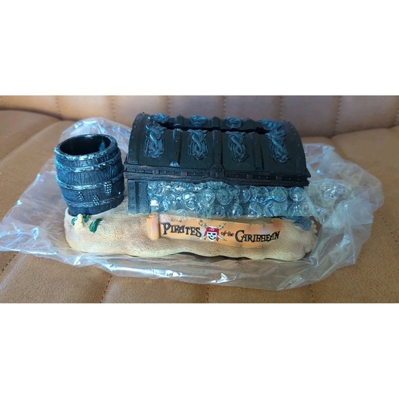 Disney Pirates of the Caribbeans Pen Holder Post - It Holder Treasure Chest 7" - Picture 1 of 9